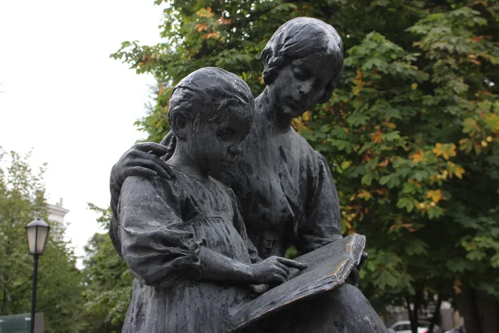 Изображение Изображение ПАМЯТНИК ПЕРВОЙ УЧИТЕЛЬНИЦЕ
